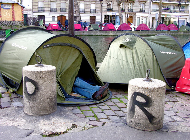 Hommage aux morts dans la rue : violence !